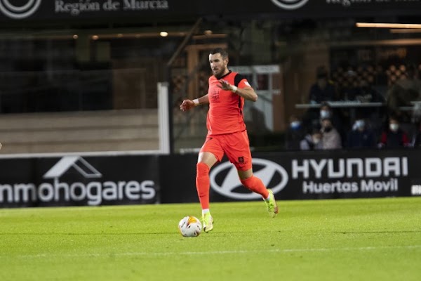 El Málaga pierde a balón parado en el Cartagonova (3-1)