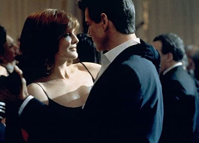 Pierce Brosnan and Rene Russo dancing in the Thomas Crown Affair