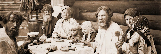 Крестьянская семья за столом XIX век
