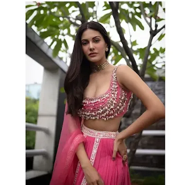 Amyra dastur