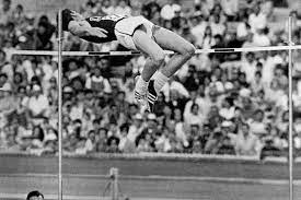 "走り高飛び" の革命:  "Fosbury Flop" (1968)  <br>Dick Fosbury (1947-2023) :  passed away