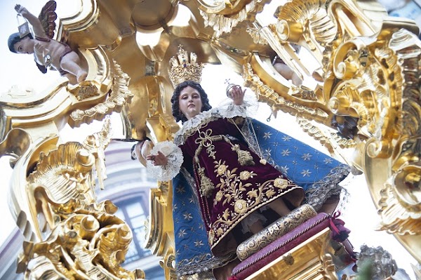 Horario e Itinerario de la Salida Procesional del Niño Jesús de Praga de Santo Ángel hoy en Sevilla