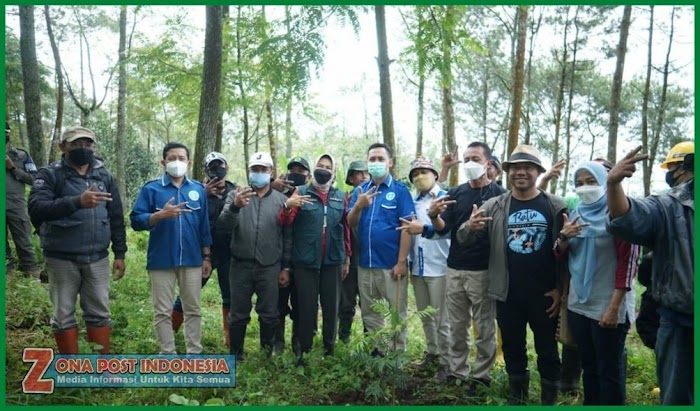 Walikota Batu ikut Menanam Petai di Acara Rebuisasi Nandur Gunung Pucung
