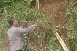 Polsek Tamansari Cek TKP Bencana Tanah Longsor Desa Sukajaya