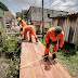 Prefeitura inicia construção de 220 metros de ponte de madeira no bairro Nova Esperança 