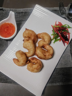 Serving golden fried prawns with sweet chilly sauce