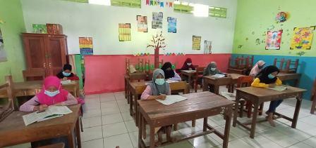 Januari Sekolah Berlomba Buka PPD, MI di Semarang Ini Tetap Tenang