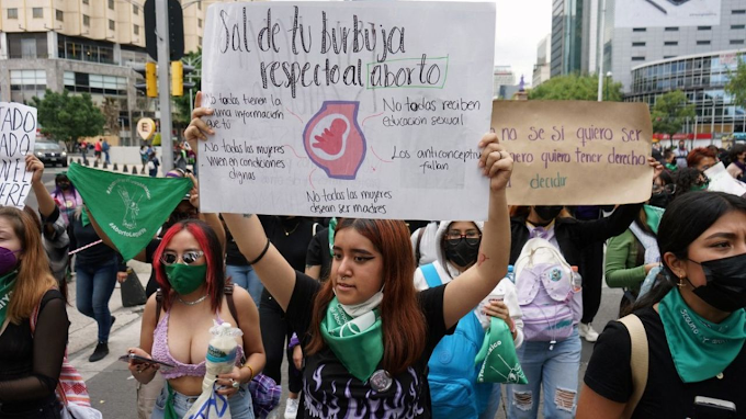 Marcha feminista dejo pérdidas por 9 mdp en comercios en la CDMX