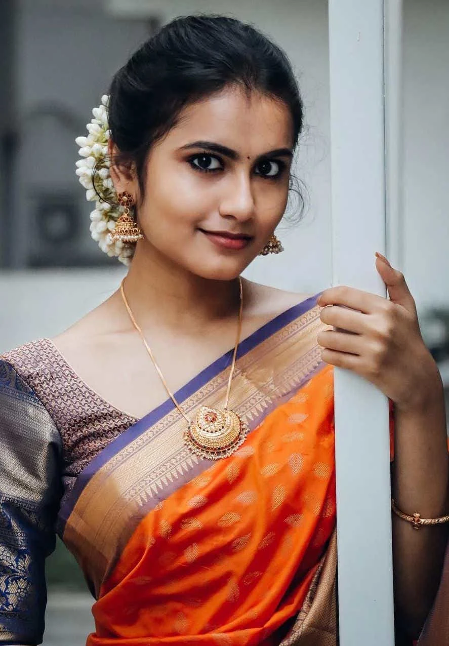 bunny-vox-beautiful-images-in-orange-saree