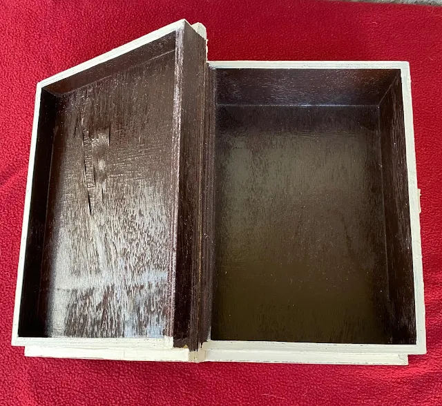 Photo of the inside of a book box.