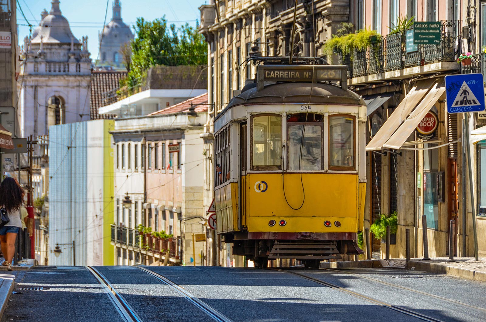 Поездка на трамвае № 28 в Лиссабоне