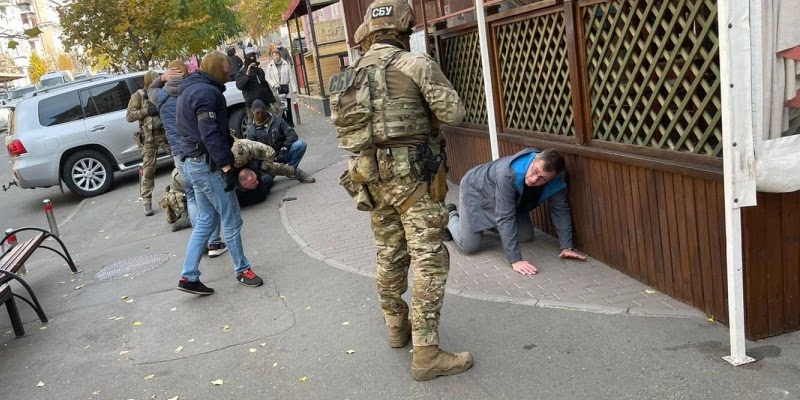 СБУ затримала співробітників ДБР