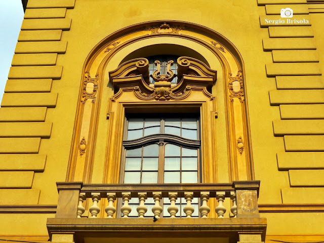 Close-up de uma das belíssimas Sacadas Balcão do Theatro Municipal de São Paulo