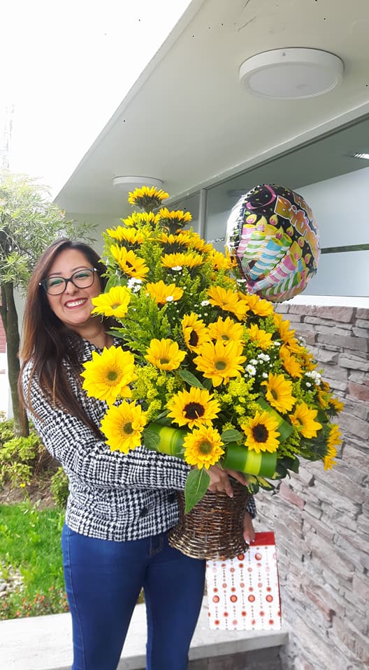 CANASTA CON 30 GIRASOLES S/299.00