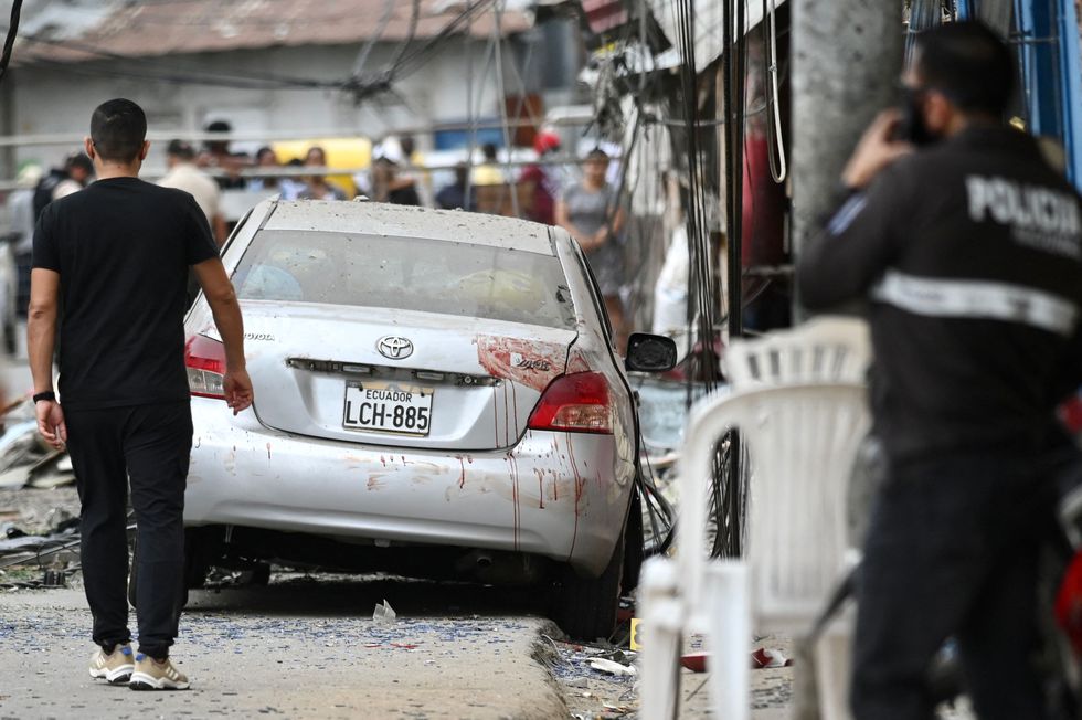 Atentado en Guayaquil deja al menos 5 muertos y una docena de heridos.
