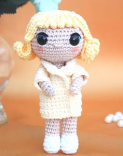 PATRON GRATIS MUÑECA AMIGURUMI 48682 👩