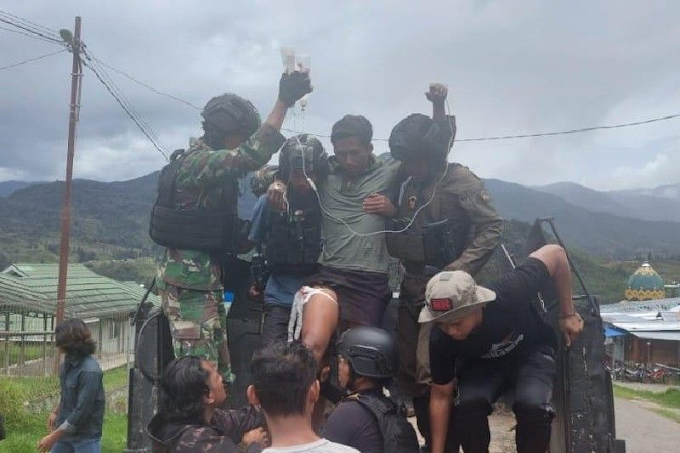 Patroli Aparat Diserang KKB, Anggota TNI Tertembak