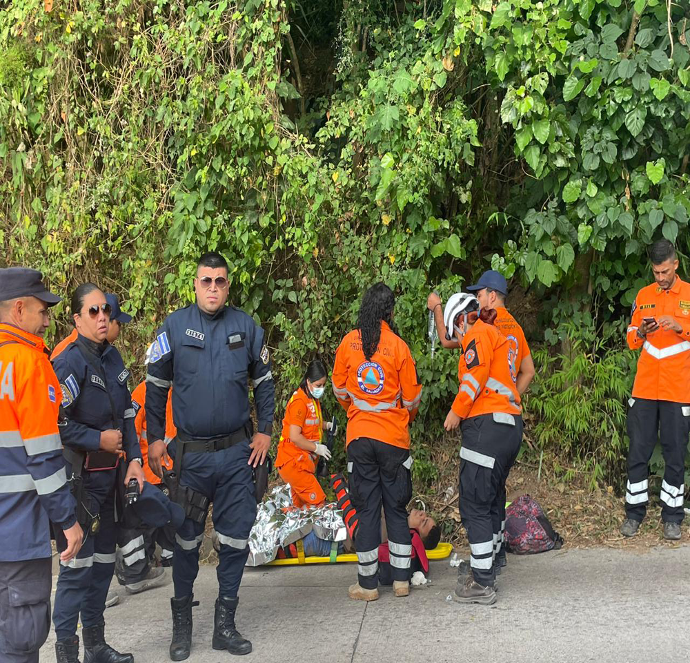 El Salvador: Motociclista grave tras impactar contra un camión en Santa Tecla, La Libertad