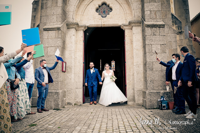 photo sortie des mariés église cérémonie religieuse mariage