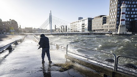 Χωρίς ρεύμα χιλιάδες σπίτια σε Δανία και Σουηδία από το πέρασμα καταιγίδας