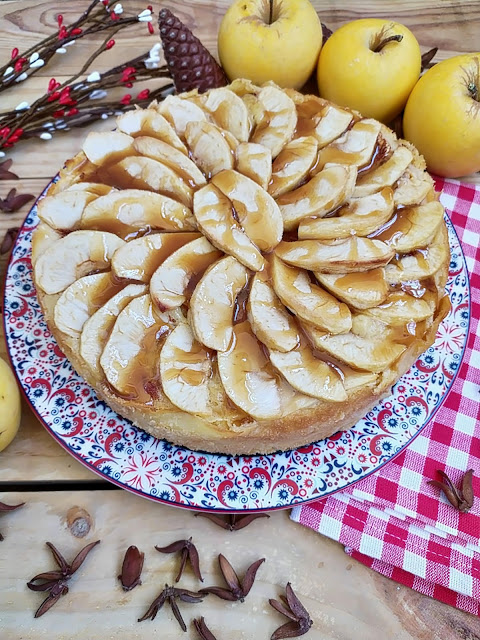 Tarta de manzana laminada. Postre, fruta, de temporada, de aprovechamiento. Receta fácil, sana, rica, rápida, con horno, Cuca