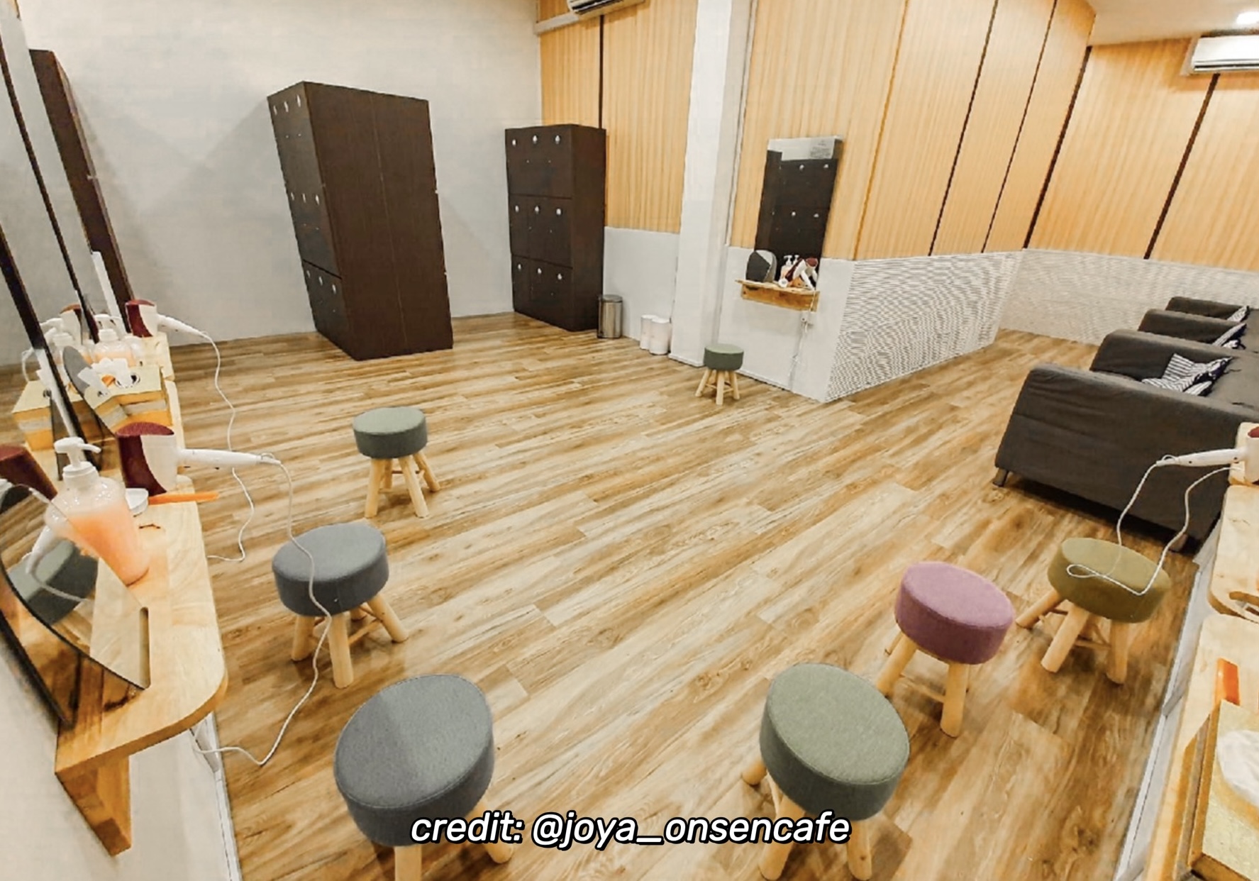 joya-onsen-cafe-dressing-room