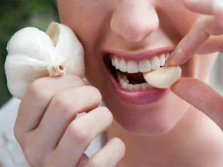 Health benefits of eating garlic on empty stomach
