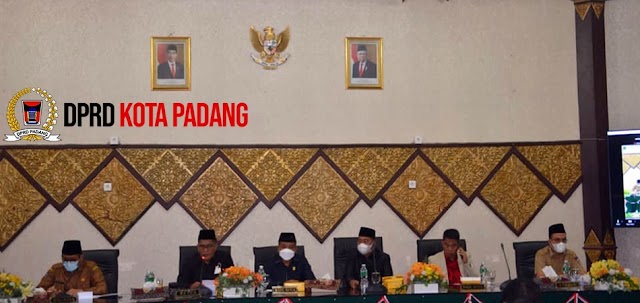 DPRD Kota Padang Menyetujui Ranperda Retribusi Jasa Umum Menjadi Perda