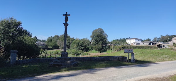 Cruceiro a la entrada de Souto de Torres