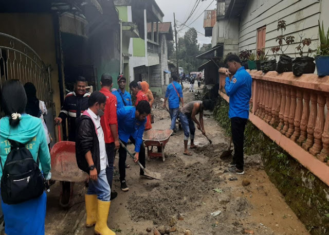 Karang Taruna Berastagi Bakti Sosial Pasca Longsor di Listrik Atas 