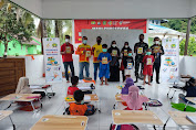   PT.BRE Berikan Buku Paket untuk Anak-anak Warga du Wilayah Kecamatan Piani