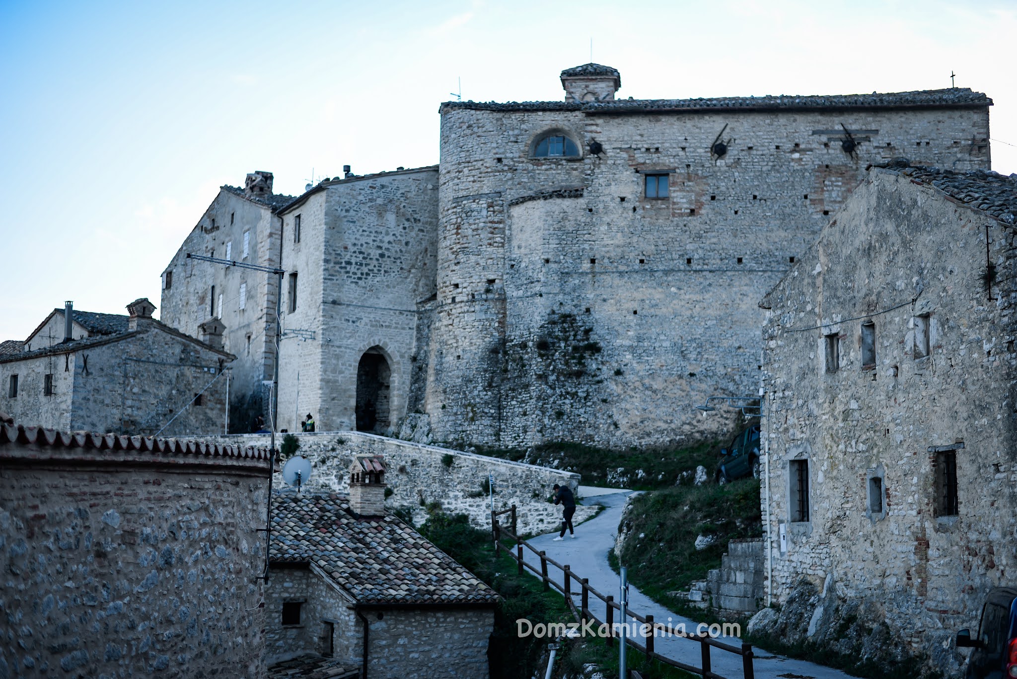 Elcito, Marche nieznany region Włoch, Dom z Kamienia blog