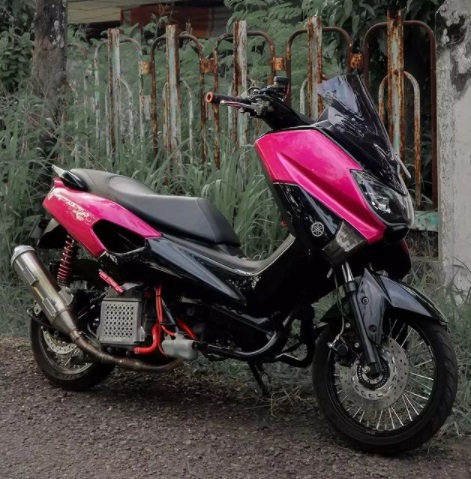 Modifikasi Yamaha NMAX pink