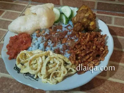 Nasi Uduk Biru Magicom ala Ain