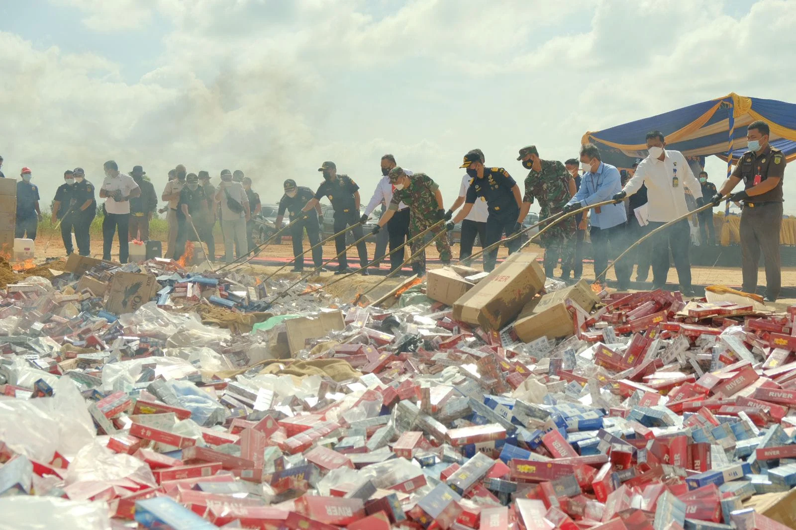 Bea Cukai Batam Musnahkan 66,78 Juta Batang Rokok Ilegal di Sagulung