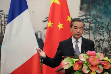 China condena los ataques israelíes contra Gaza y pide un alto el fuego inmediato