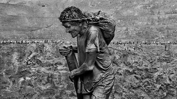 La fotografía de Sebastião Salgado en las minas de Pará (Brasil)