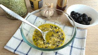 Vinagreta de Aceitunas Negras y Queso Feta