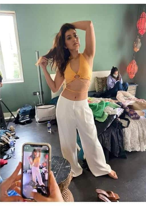 Actress Rashi Khanna Latest Hot Photos