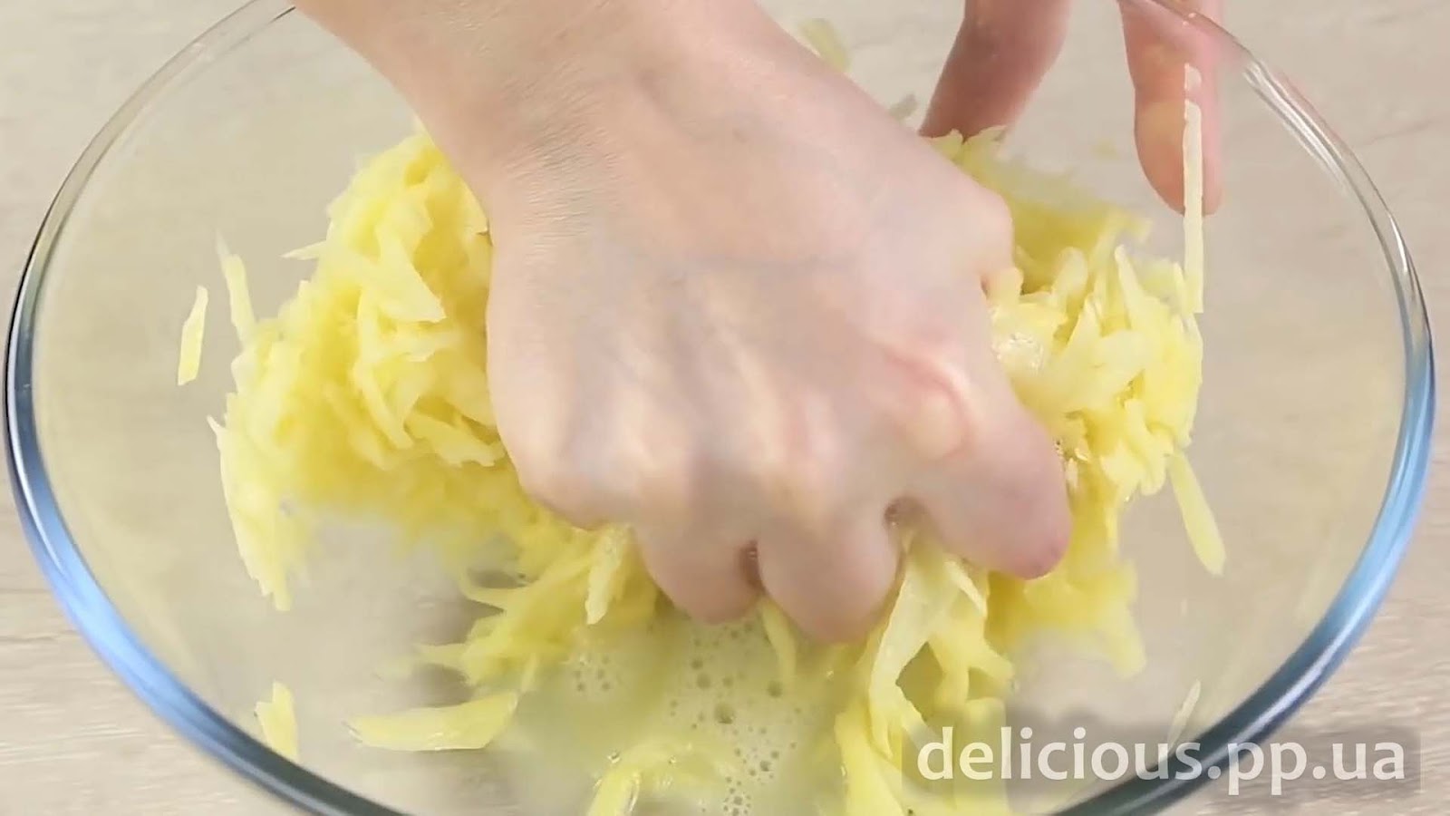 Фото приготовления рецепта: «Ужин студента на сковороде из картошки и колбасы» - шаг №2