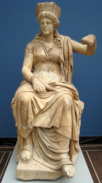 Μαρμάρινο άγαλμα της Κυβέλης από τη Formia στο Λάτσιο, περίπου το 60 π.Χ. Από τη συλλογή της Ny Carlsberg Glyptotek.