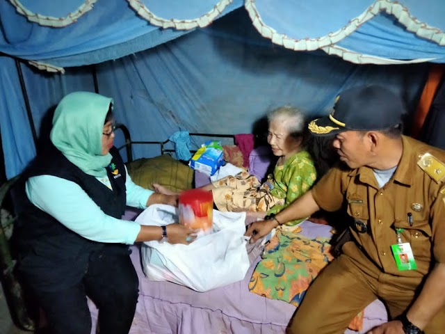 Tim Yayasan Alamanda Berkunjung Ke Rumah Lansia di Waykerap