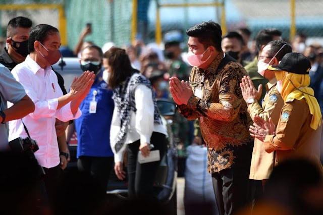 Tinjau Pelaksanaan Vaksinasi di Bintan, Presiden RI Disambut Plt. Bupati Bintan dan Gubernur Ansar