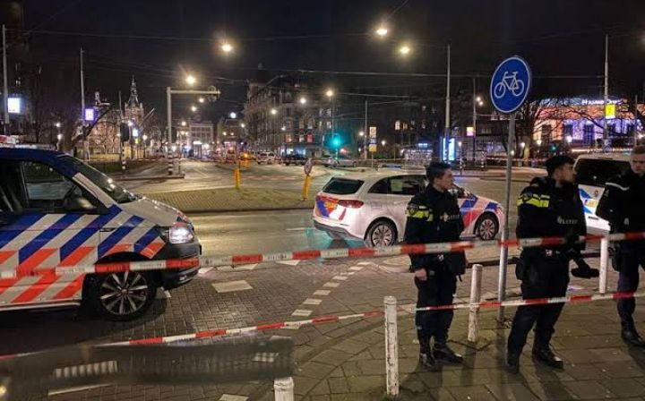 Police end hostage taking at Apple flagship store in Amsterdam