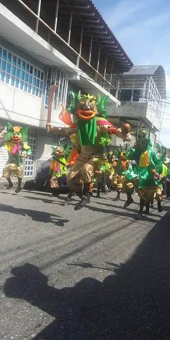 Diablos plataneros danzaron en adoración al Corpus Christi