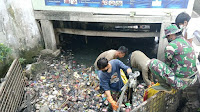 Upaya Jaga Kebersihan Sungai, Satgas Sub 08 Sektor 22 Melalui Jaring Sampah