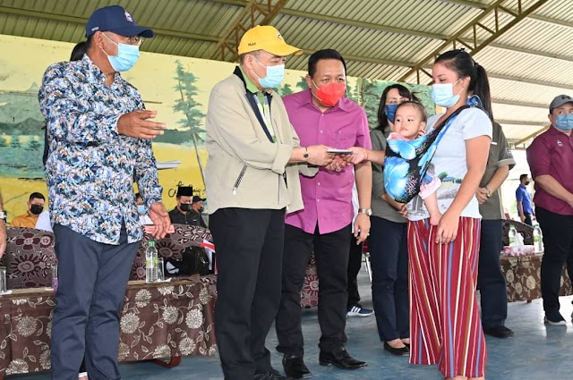 Ketua Menteri Lawat Dan Serah Bantuan Kepada Mangsa Banjir Di PPS Pitas Dan Kota Marudu