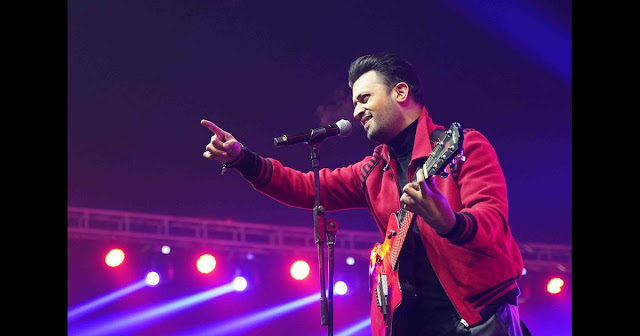 A picture of Pakistani singer, Atif Aslam.