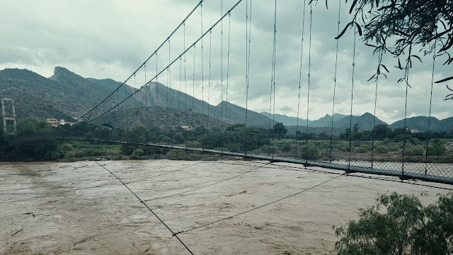 Januar 2022 begleiten Sie mich auf der Fahrt zur Gemeinde Villa Pacheco (Livi Livi), am Ufer des Flusses San Juan de Oro. Potosí – Bolivien.