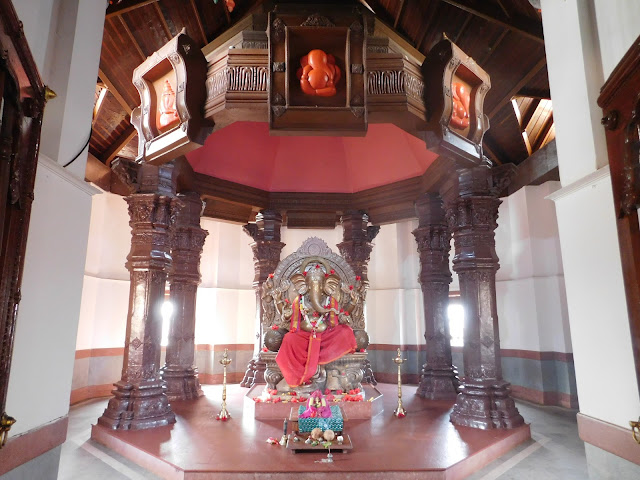 गणपती मूर्ती गाभारा - श्री जय विनायक मंदिर